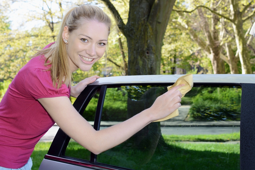 Autoscheiben Putzen So Geht S Richtig Einfach Und Effektiv