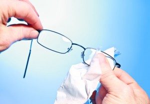 Brille richtig putzen – wie?