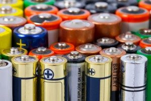 Batterie ausgelaufen - wie die Kontakte am Gerät reinigen?