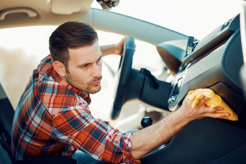 Auto putzen - innen und außen! So geht’s einfach mit wenig ...