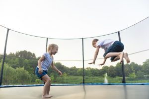 Trampolin reinigen und pflegen