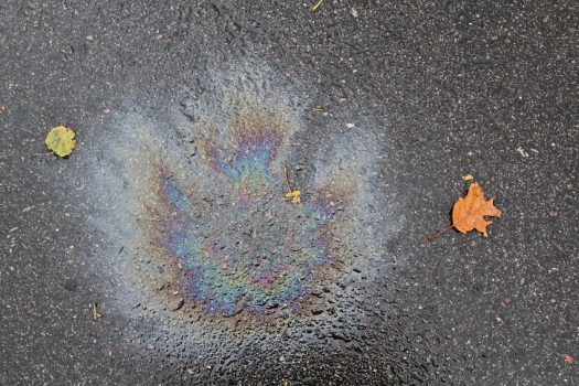 Eingetrocknete Lflecken Vom Asphalt Entfernen