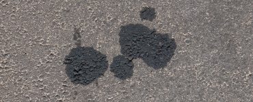 Öl und Ölflecken entfernen von Beton, Asphalt, Pflastersteinen