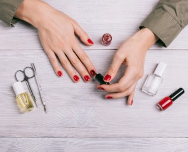 Nagellack aus Kleidung entfernen